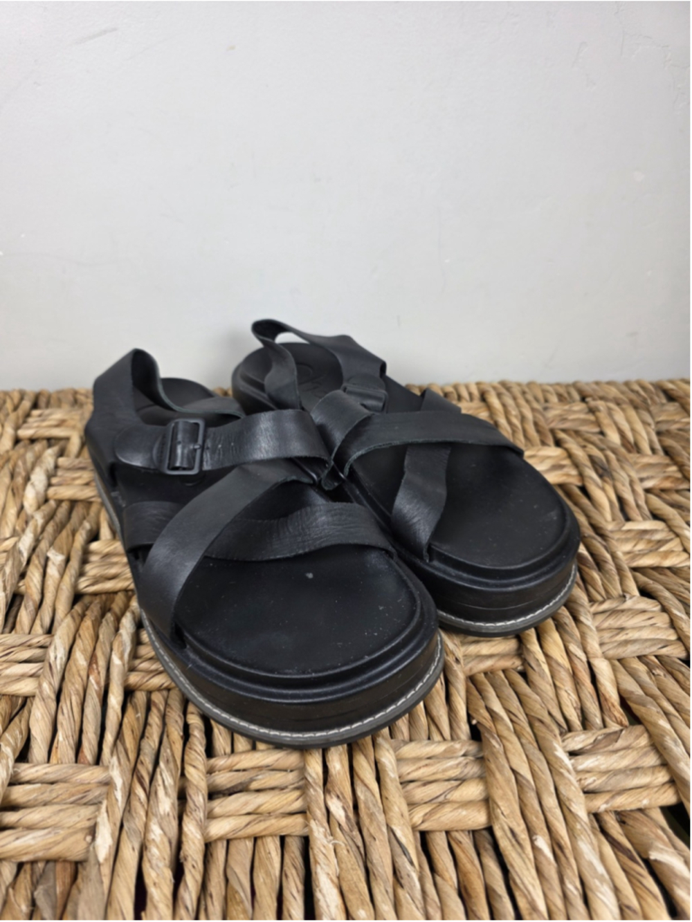 Chaco Womens Sz 9 Black Leather Strappy Platform Sandals Comfort Adjustable Read